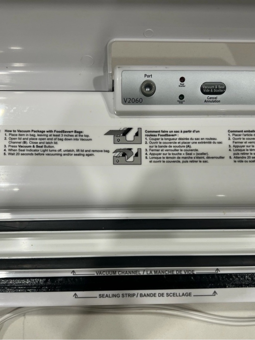 White Foodsaver Vacuum Sealer with Control Buttons